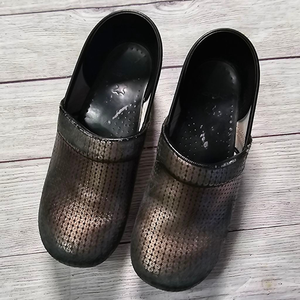 Dansko sz 40 sequin clogs